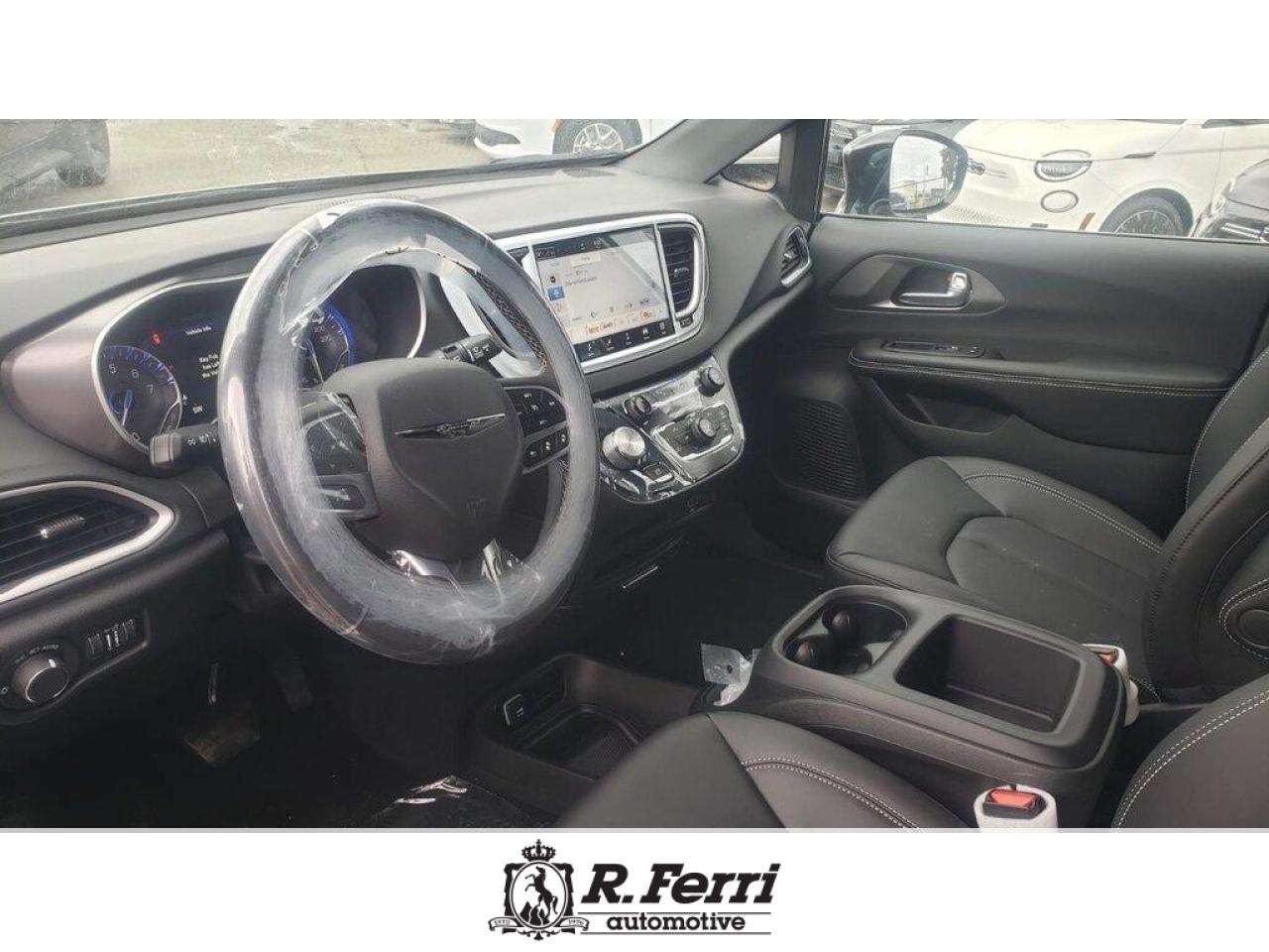 2026 Chrysler Grand Caravan SXT Front-Wheel Drive Passenger Van Photo4