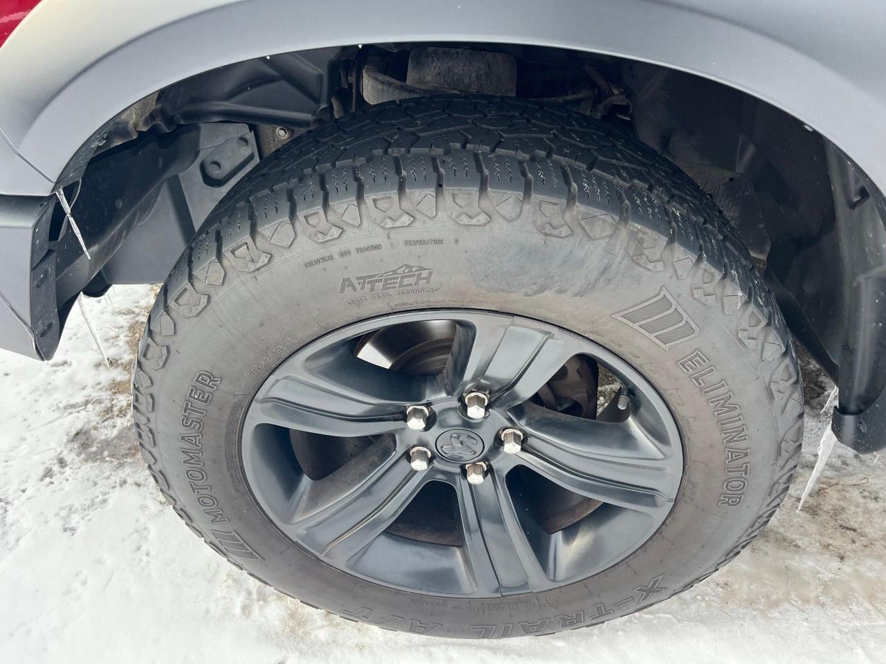 2021 RAM 1500 Classic WARLOCK 4X4 CREW CAB 5'7" BOX Photo2