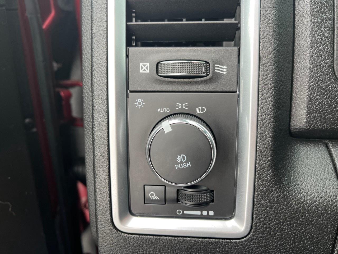 2021 RAM 1500 Classic WARLOCK 4X4 CREW CAB 5'7" BOX Photo