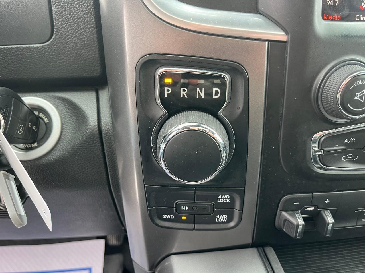 2021 RAM 1500 Classic WARLOCK 4X4 CREW CAB 5'7" BOX Photo