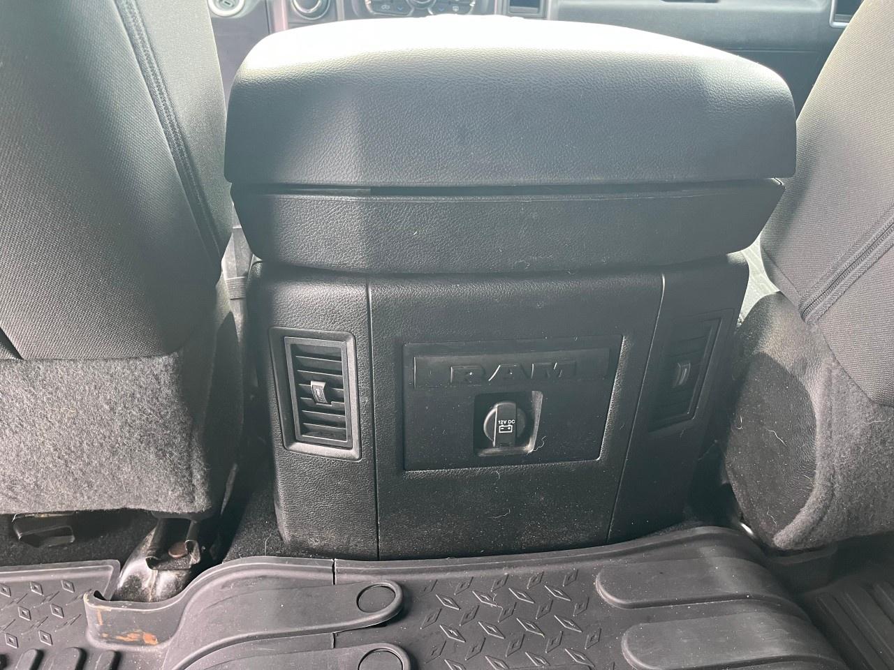 2021 RAM 1500 Classic WARLOCK 4X4 CREW CAB 5'7" BOX Photo