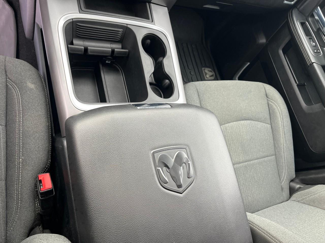 2021 RAM 1500 Classic WARLOCK 4X4 CREW CAB 5'7" BOX Photo