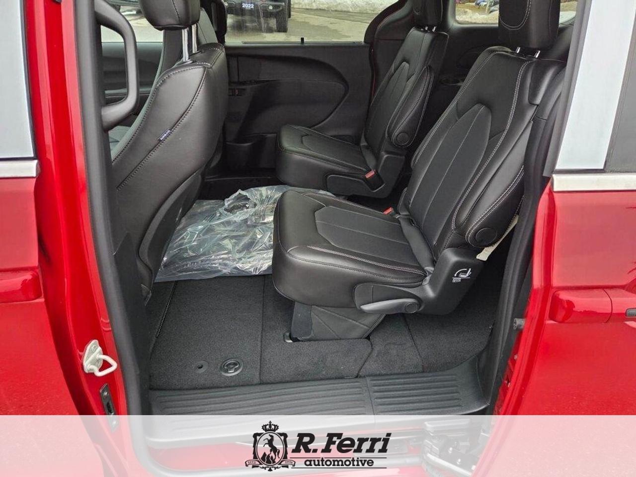 2026 Chrysler Grand Caravan SXT Front-Wheel Drive Passenger Van Photo2