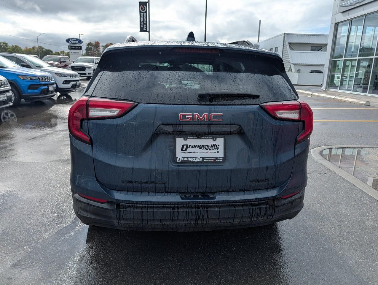 2024 GMC Terrain AWD SLE Photo3