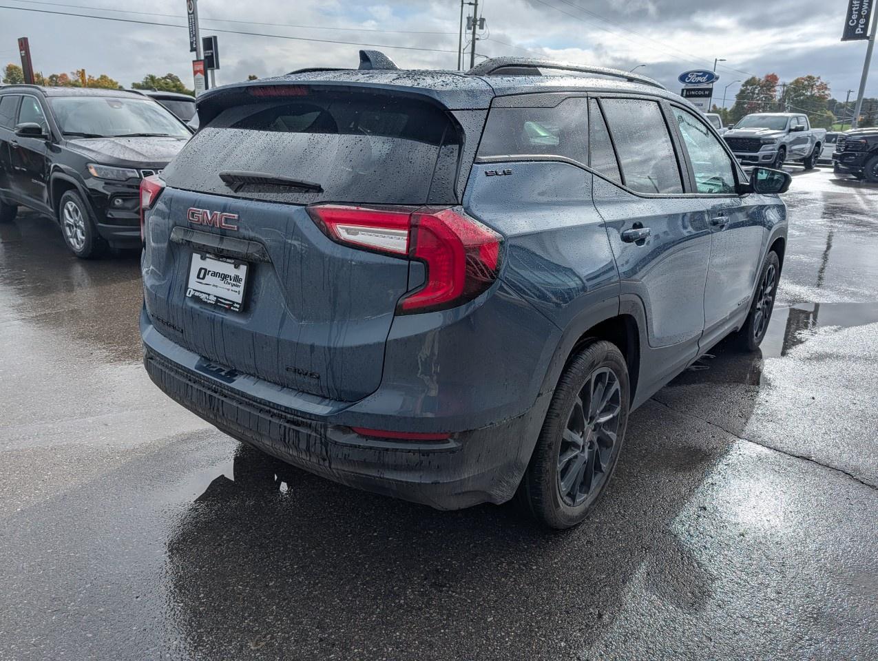 2024 GMC Terrain AWD SLE Photo4