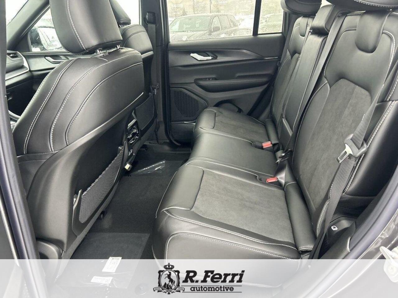 2025 Jeep Grand Cherokee Laredo 4dr 4x4 Photo