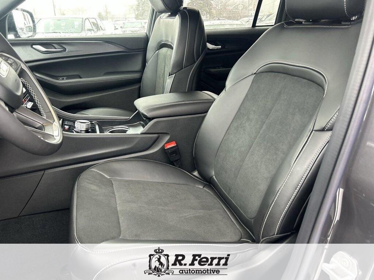 2025 Jeep Grand Cherokee Laredo 4dr 4x4 Photo