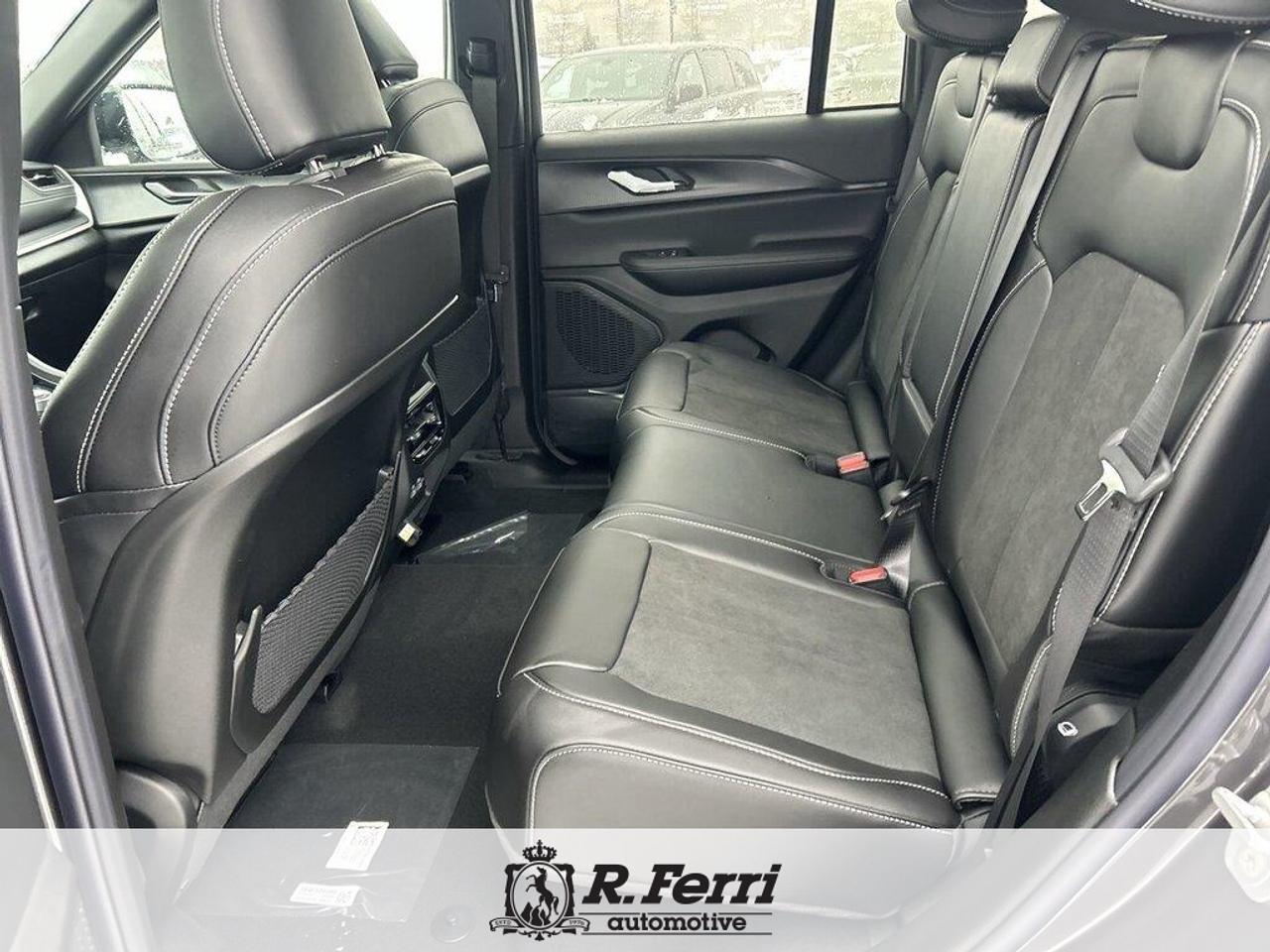 2025 Jeep Grand Cherokee Laredo 4dr 4x4 Photo