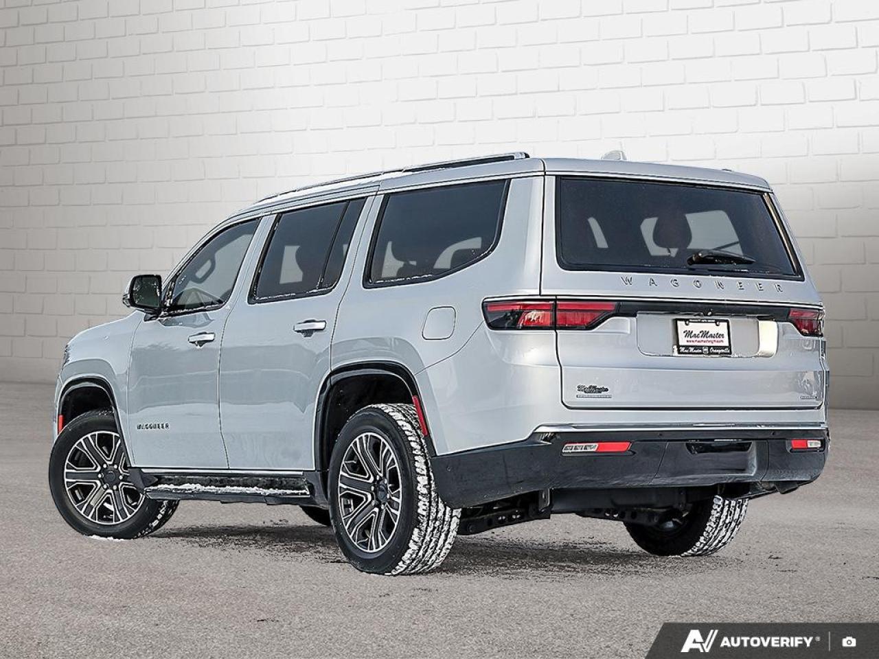 2022 Jeep Wagoneer Series III 4x4 Photo2