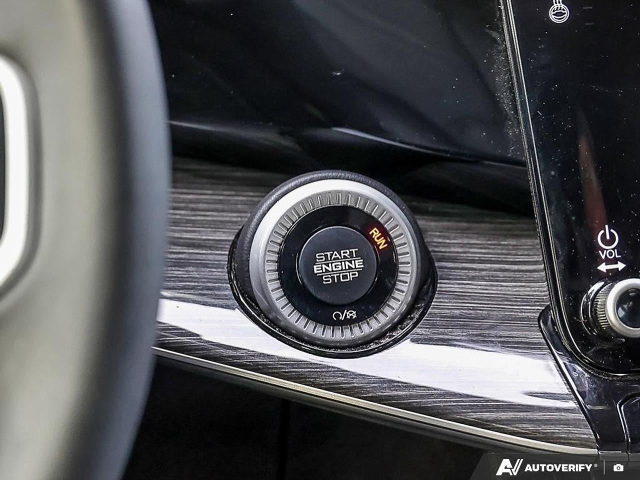 2022 Jeep Wagoneer Series III 4x4 Photo