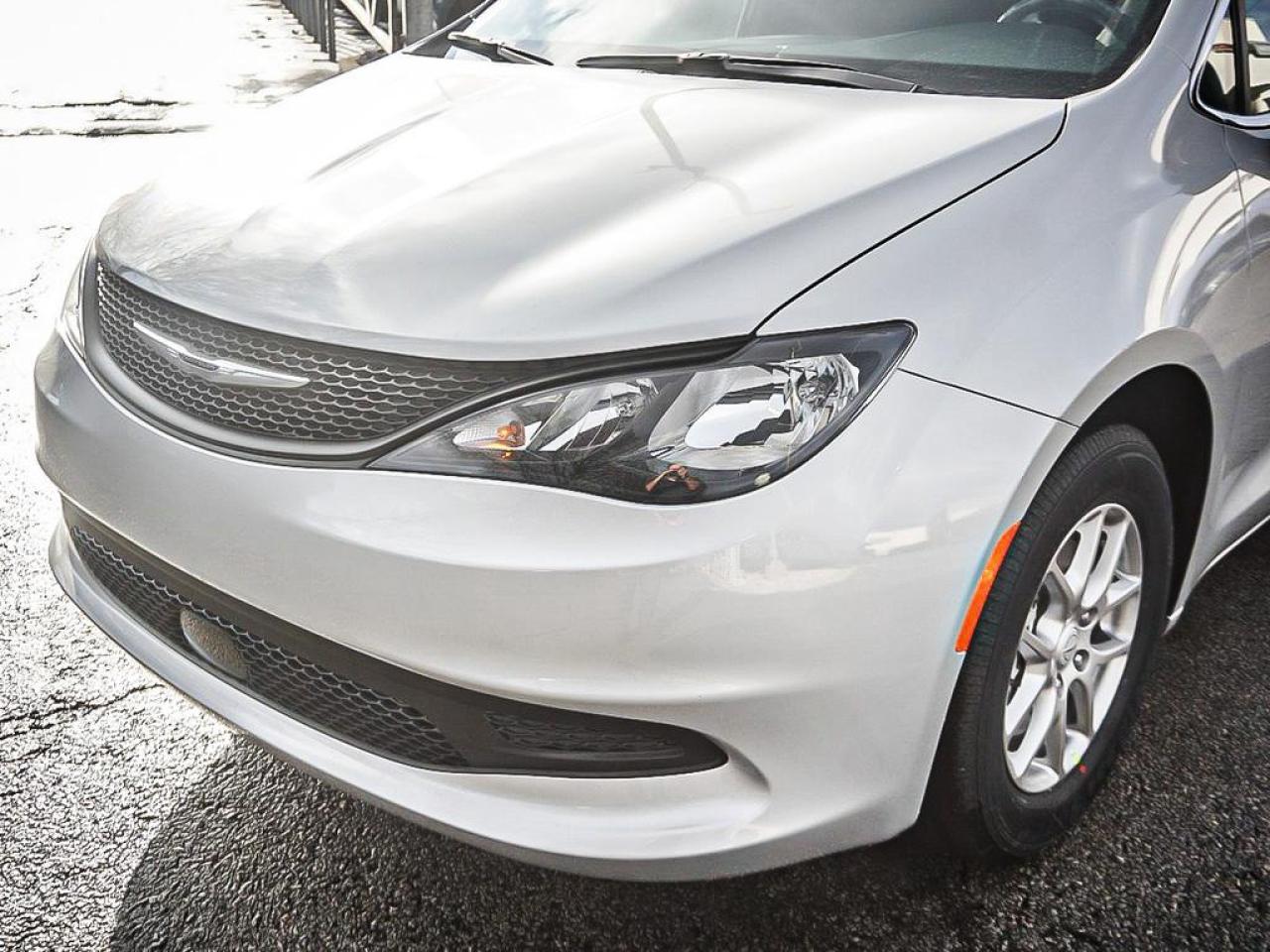 2026 Chrysler Grand Caravan  Photo3