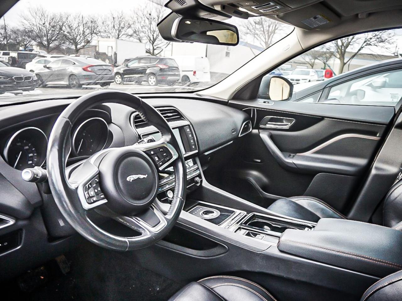 2018 Jaguar F-PACE  Photo