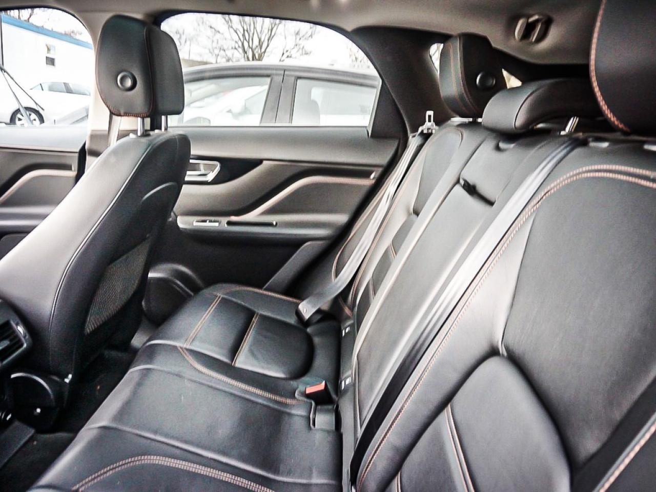 2018 Jaguar F-PACE  Photo