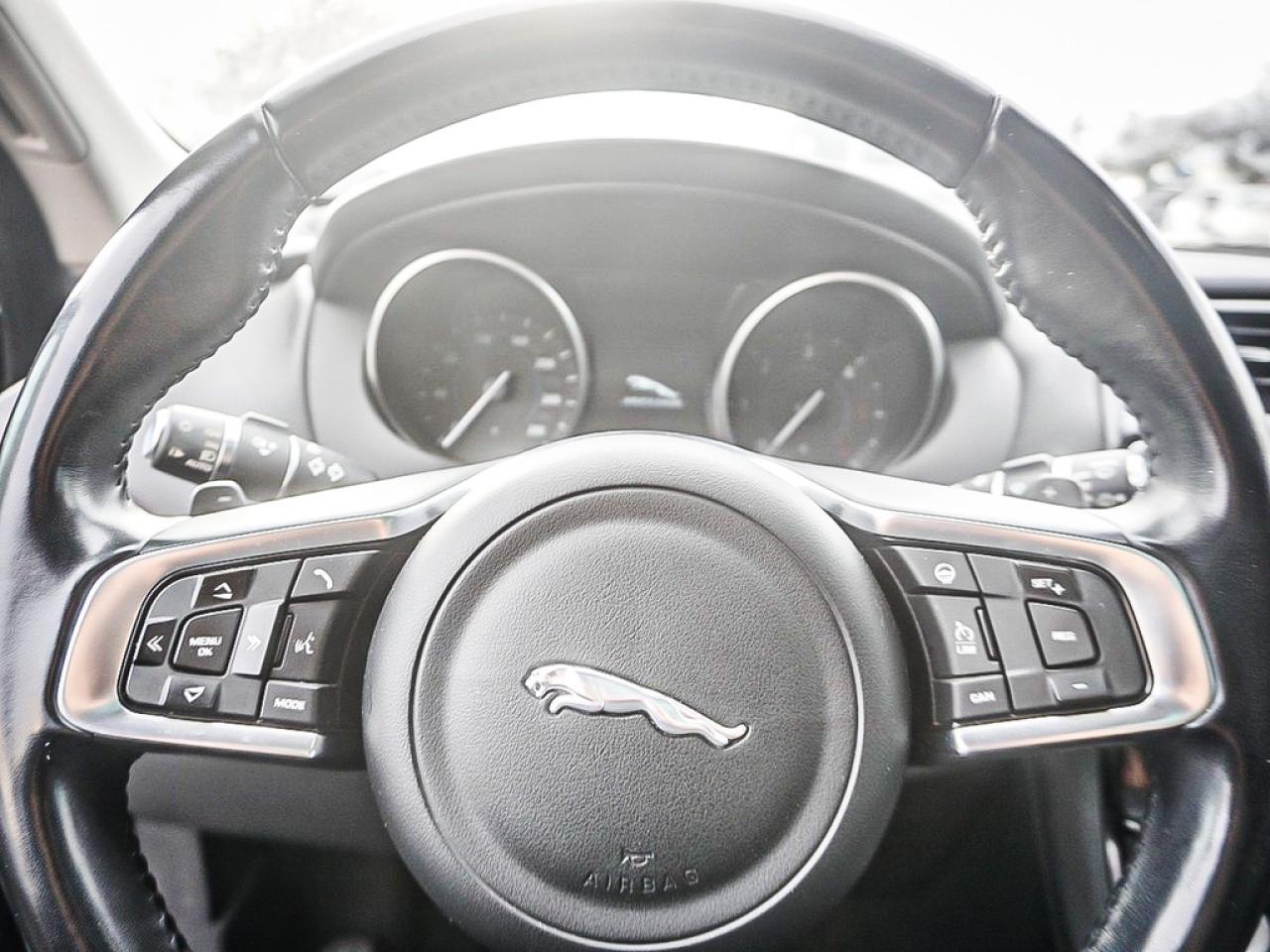 2018 Jaguar F-PACE  Photo