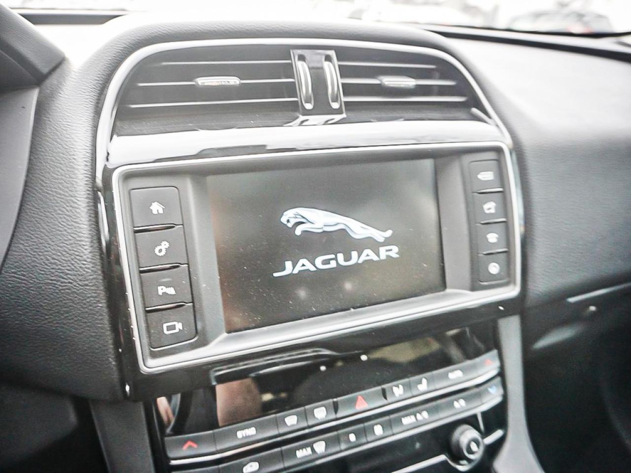 2018 Jaguar F-PACE  Photo