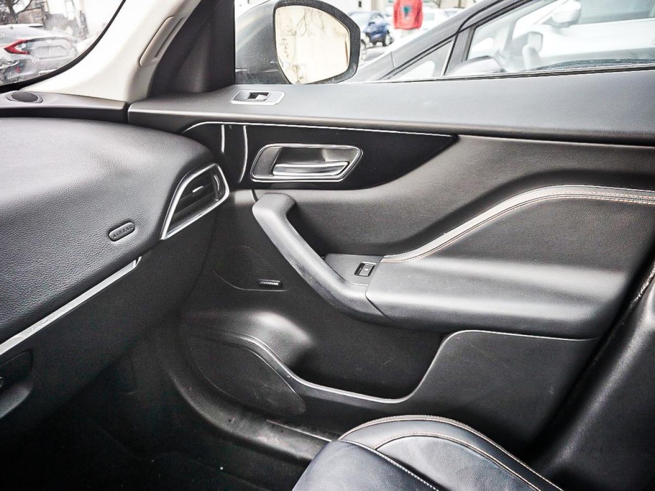 2018 Jaguar F-PACE  Photo