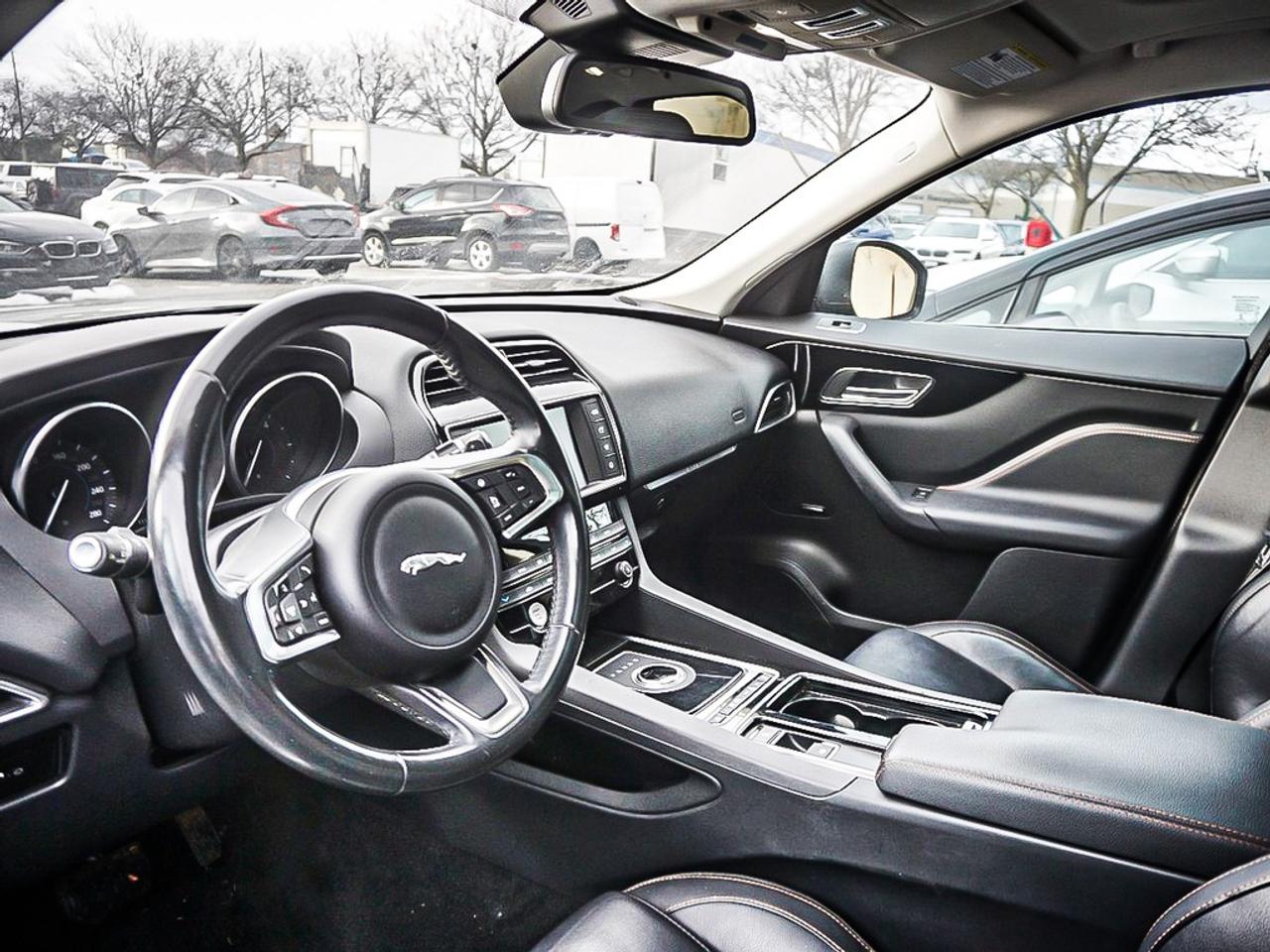 2018 Jaguar F-PACE  Photo