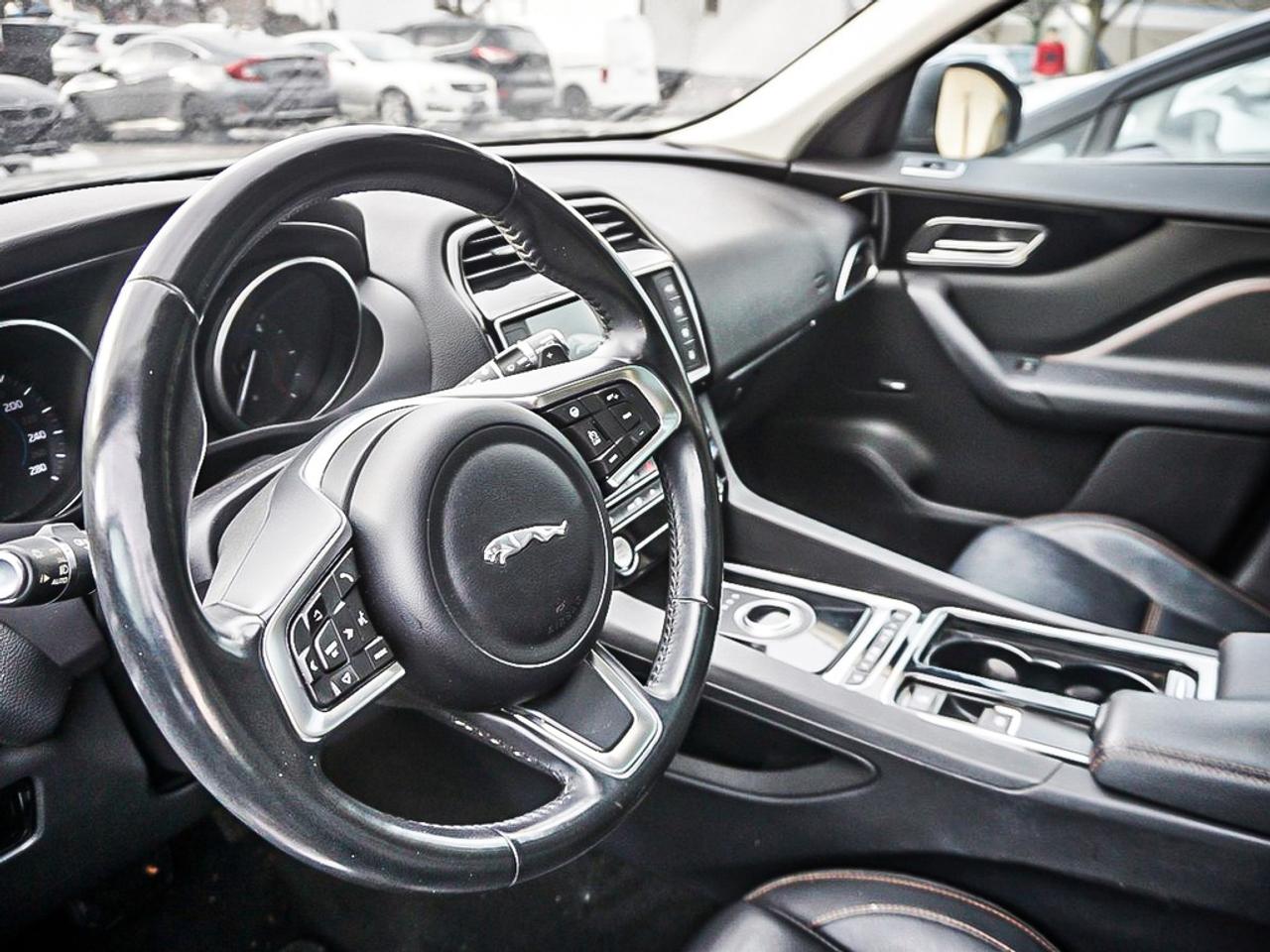2018 Jaguar F-PACE  Photo