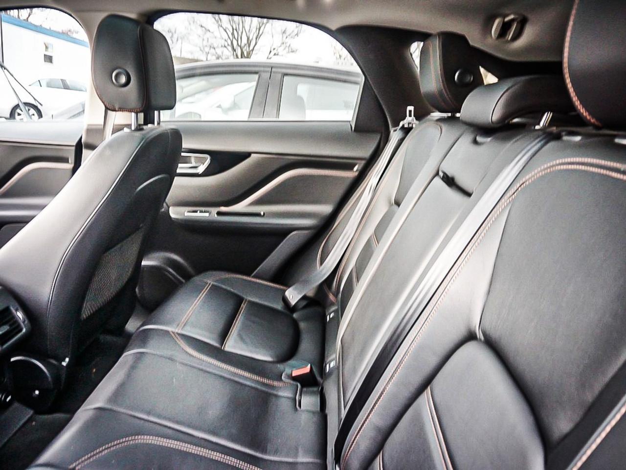 2018 Jaguar F-PACE  Photo