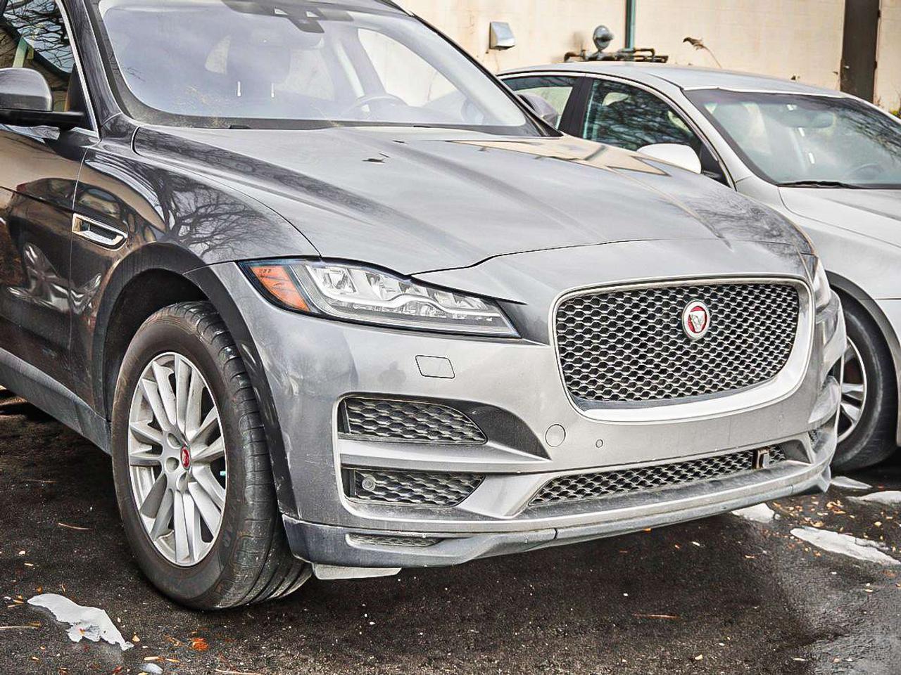 2018 Jaguar F-PACE  Photo2