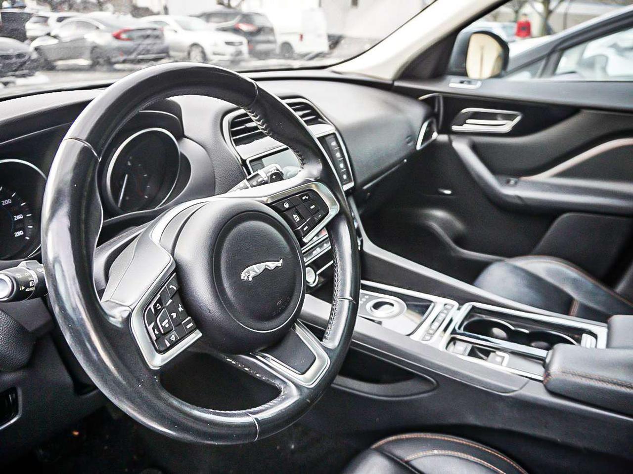 2018 Jaguar F-PACE  Photo