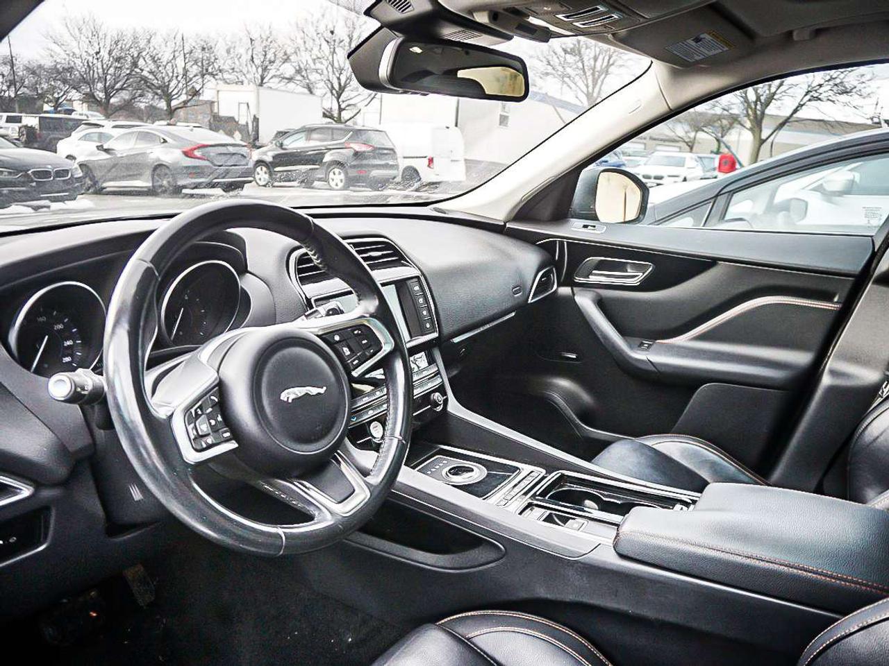 2018 Jaguar F-PACE  Photo
