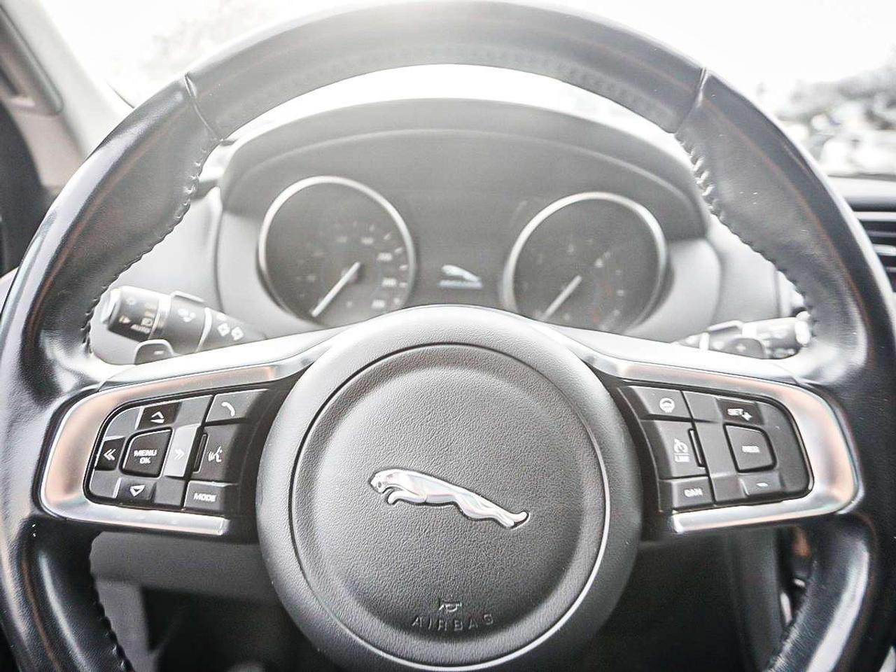 2018 Jaguar F-PACE  Photo