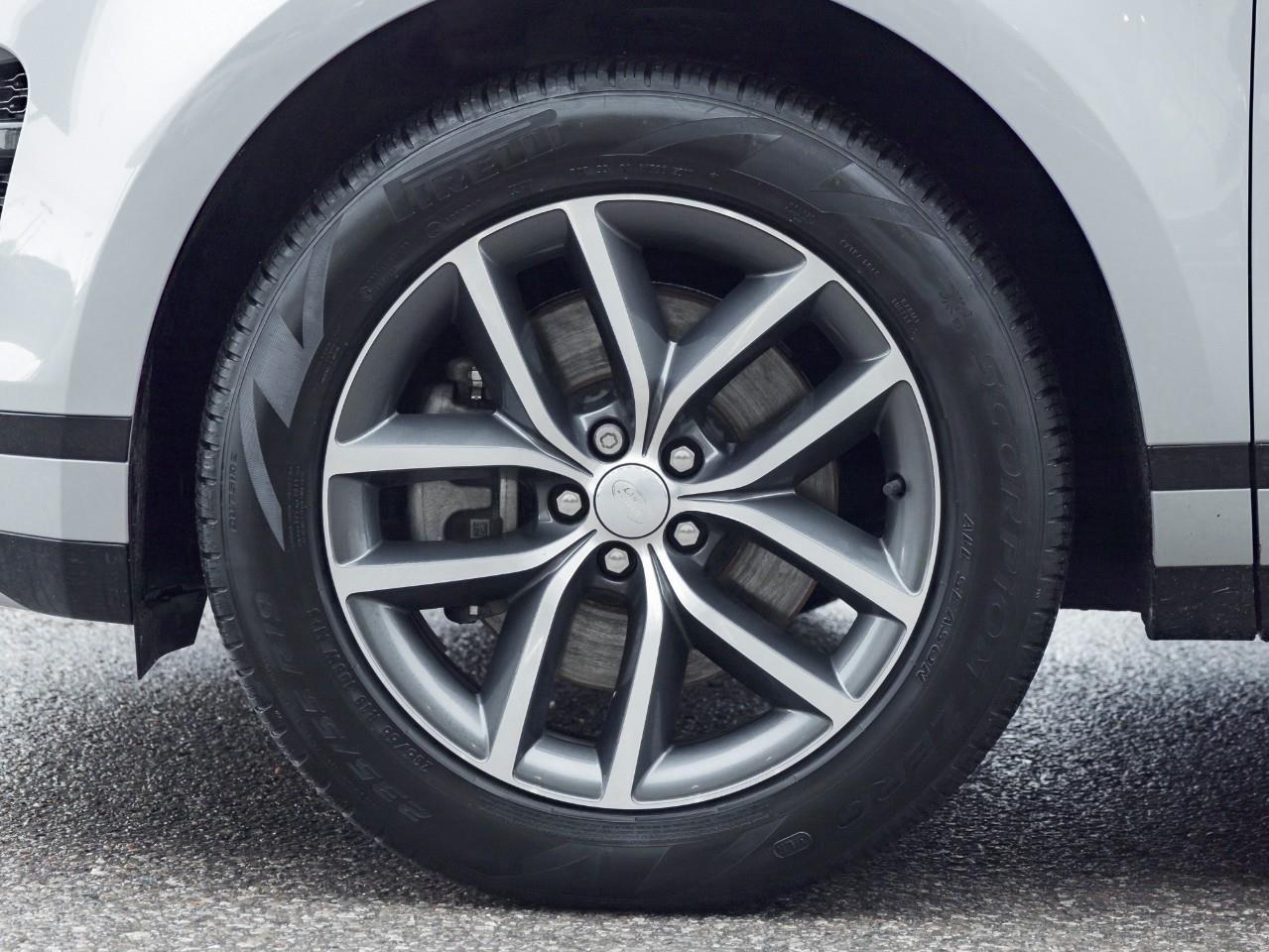 2024 Land Rover Range Rover Evoque Dynamic SE All-Wheel Drive Photo3