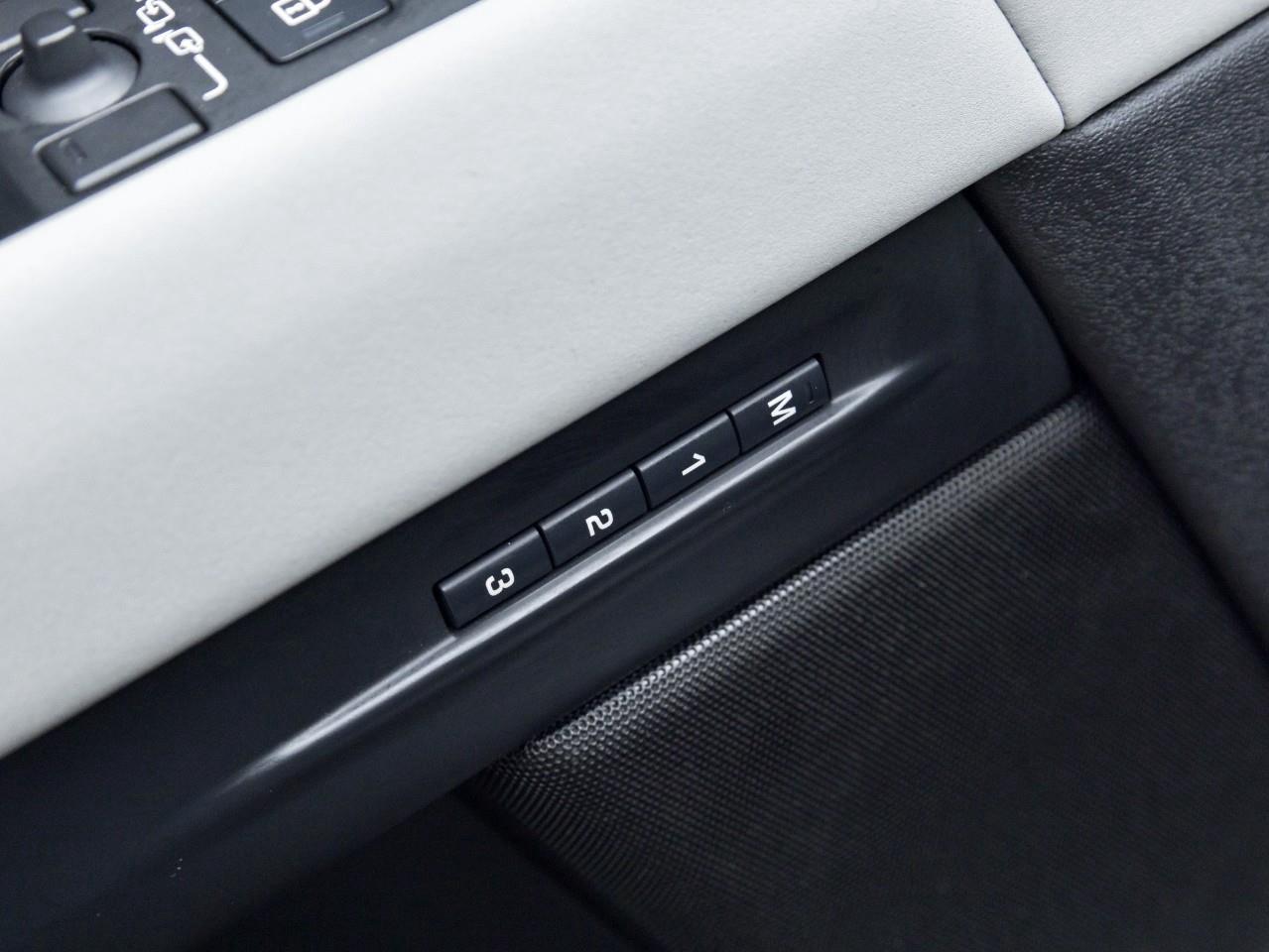 2024 Land Rover Range Rover Evoque Dynamic SE All-Wheel Drive Photo