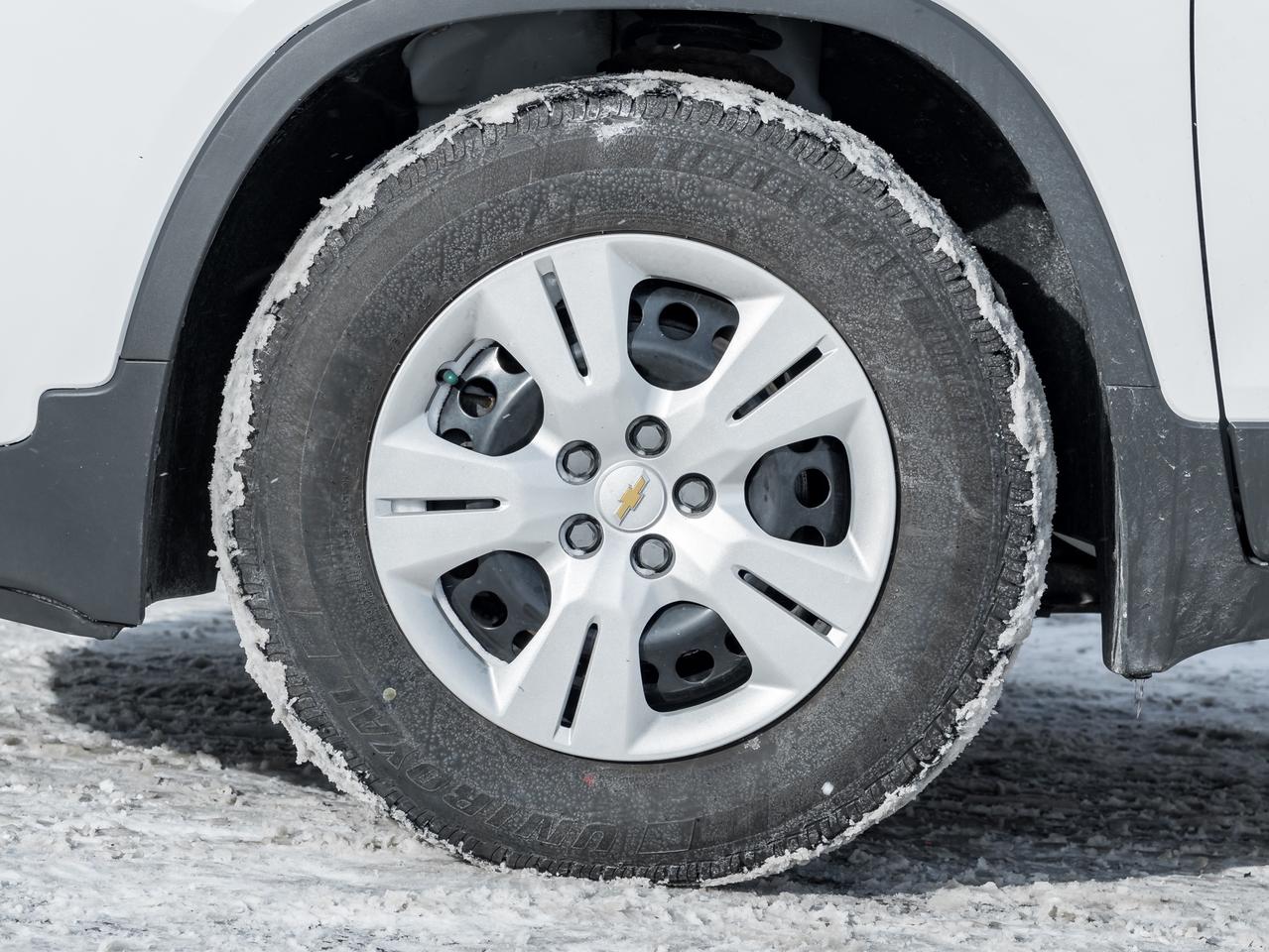 2017 Chevrolet Trax LS Front-Wheel Drive Photo3