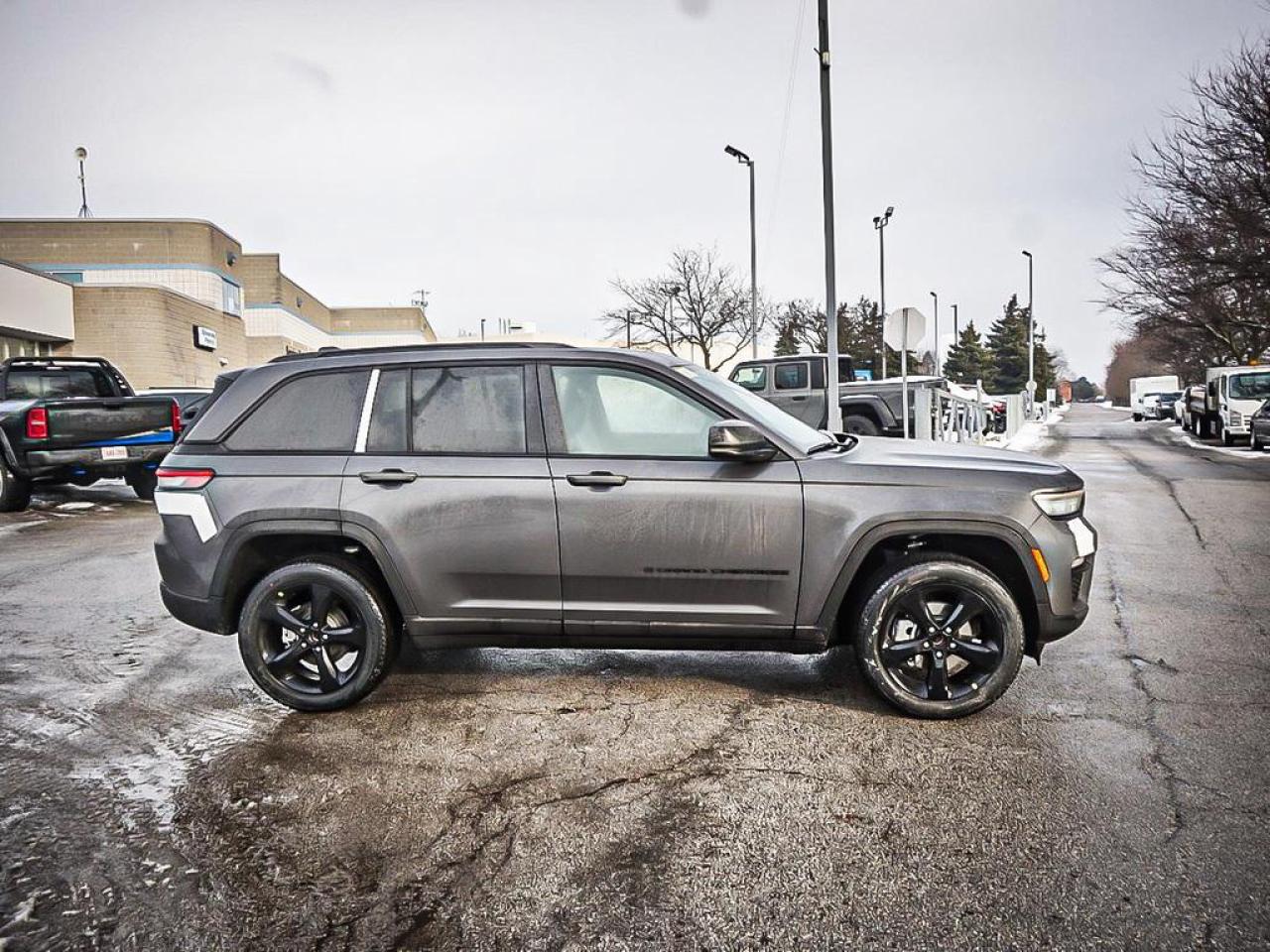 2025 Jeep Grand Cherokee  Photo