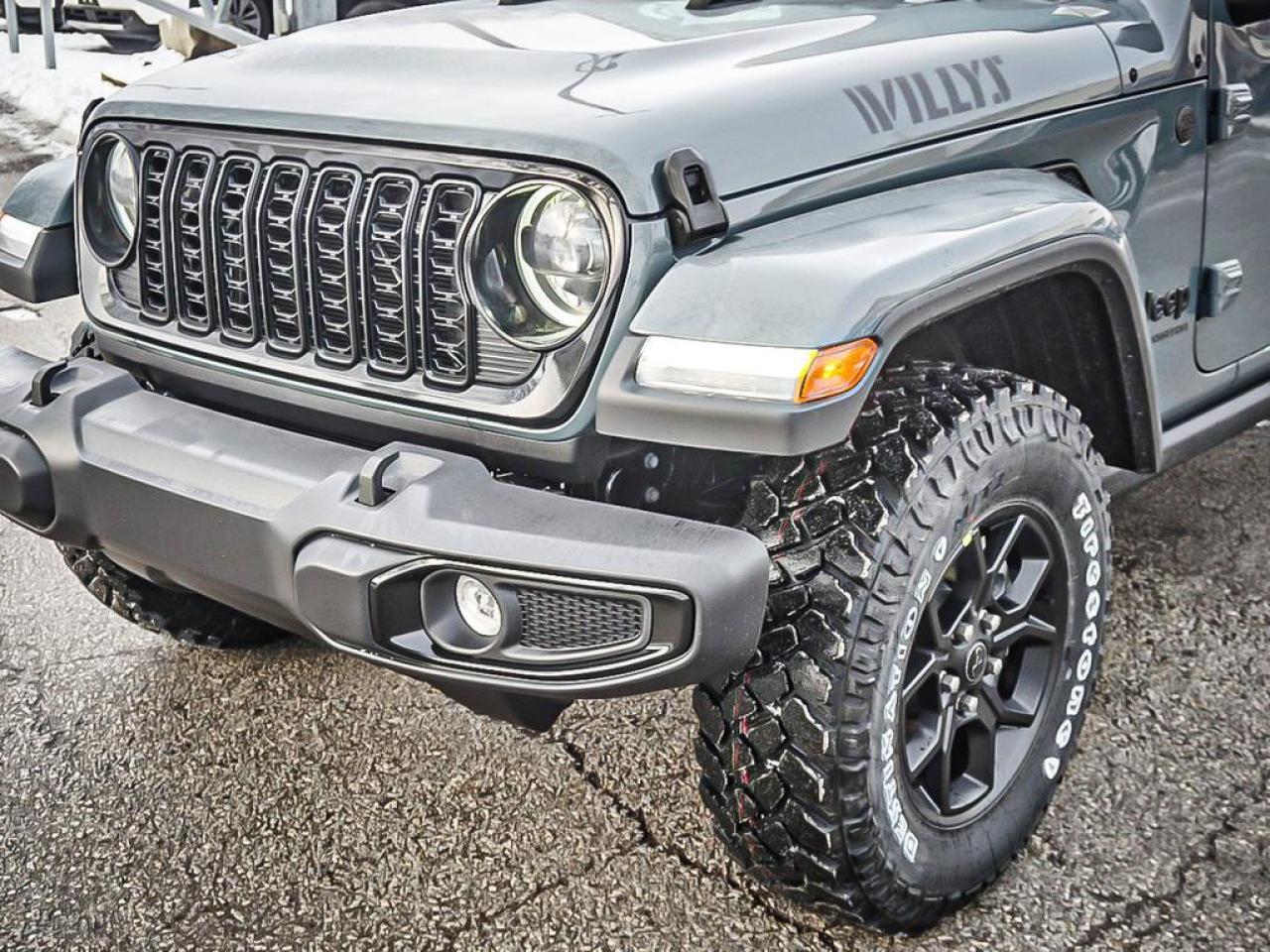 2026 Jeep Gladiator  Photo3