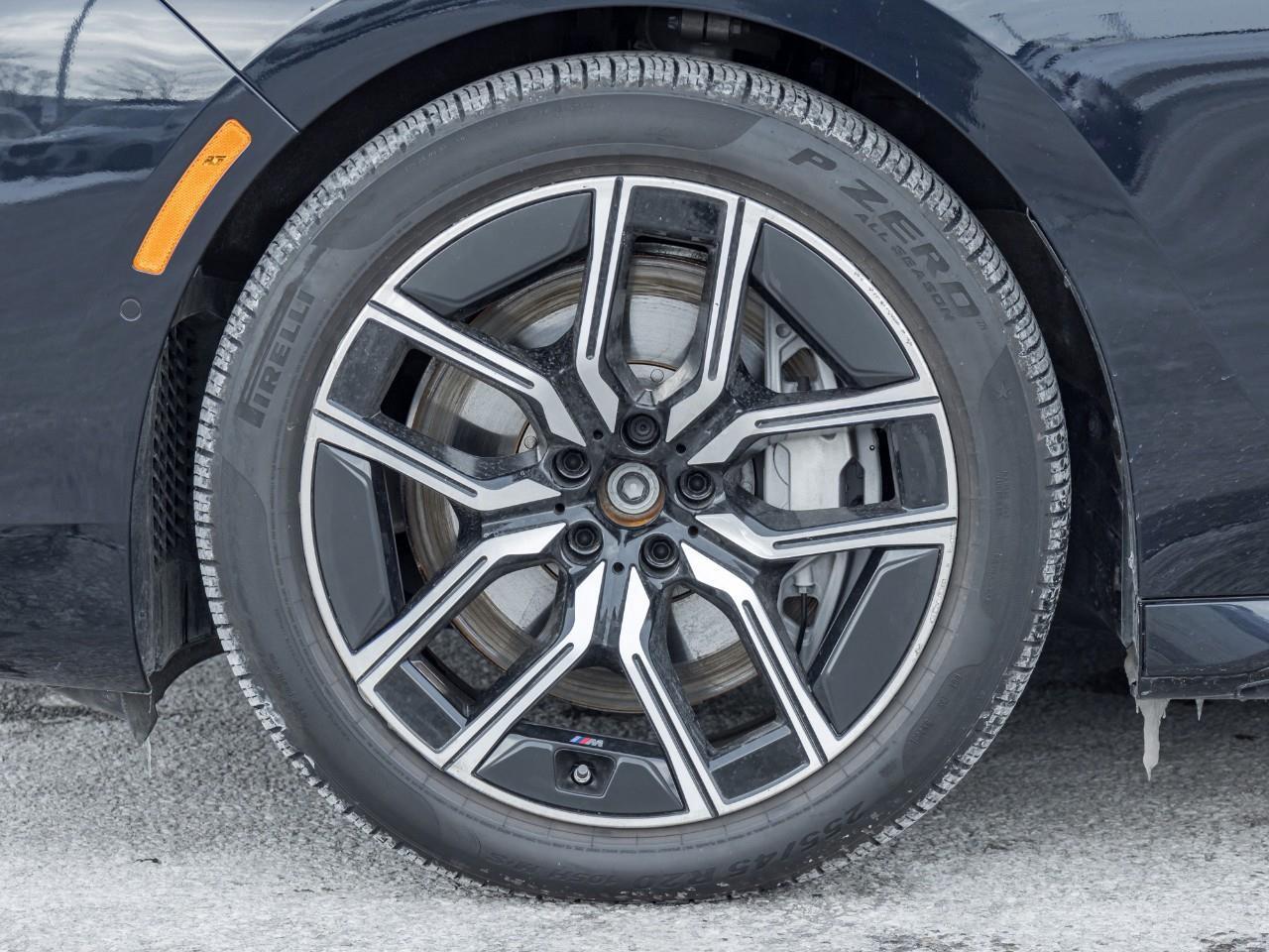 2023 BMW 760 i xDrive 4dr All-Wheel Drive Sedan Photo3