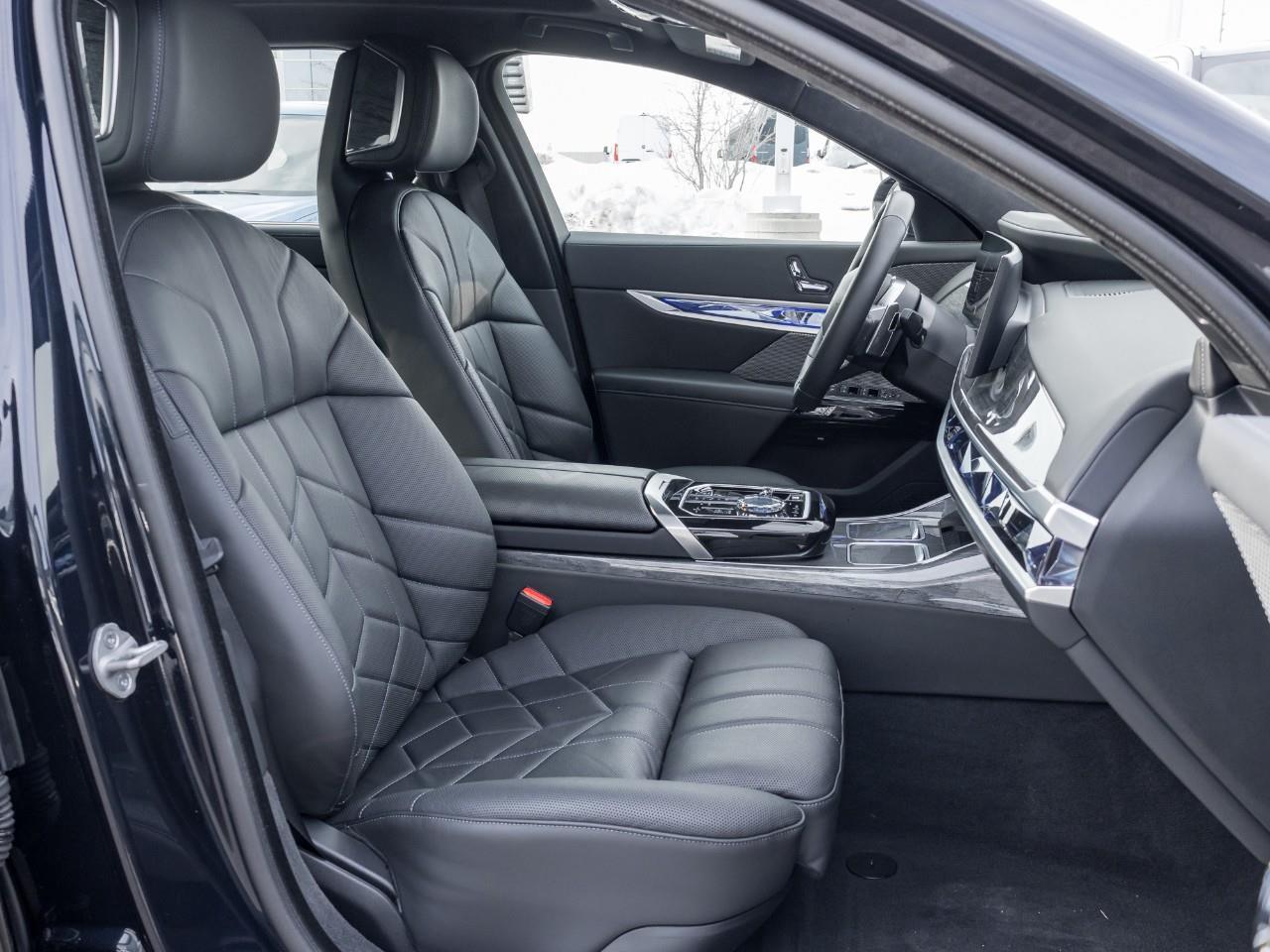 2023 BMW 760 i xDrive 4dr All-Wheel Drive Sedan Photo