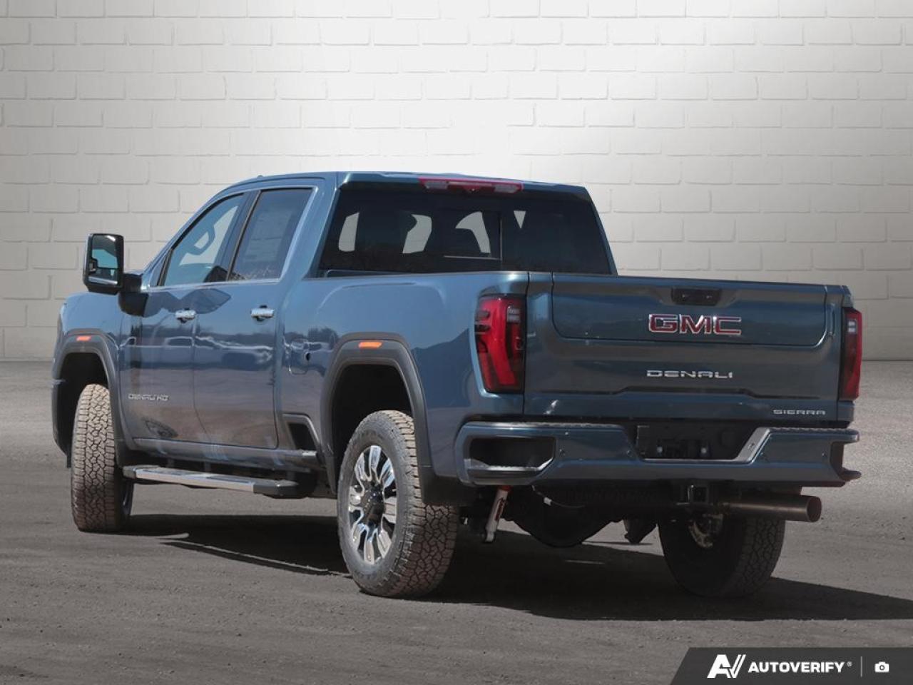 2025 GMC SIERRA 2500HD 4WD Crew Cab Standard Box Denali Photo3