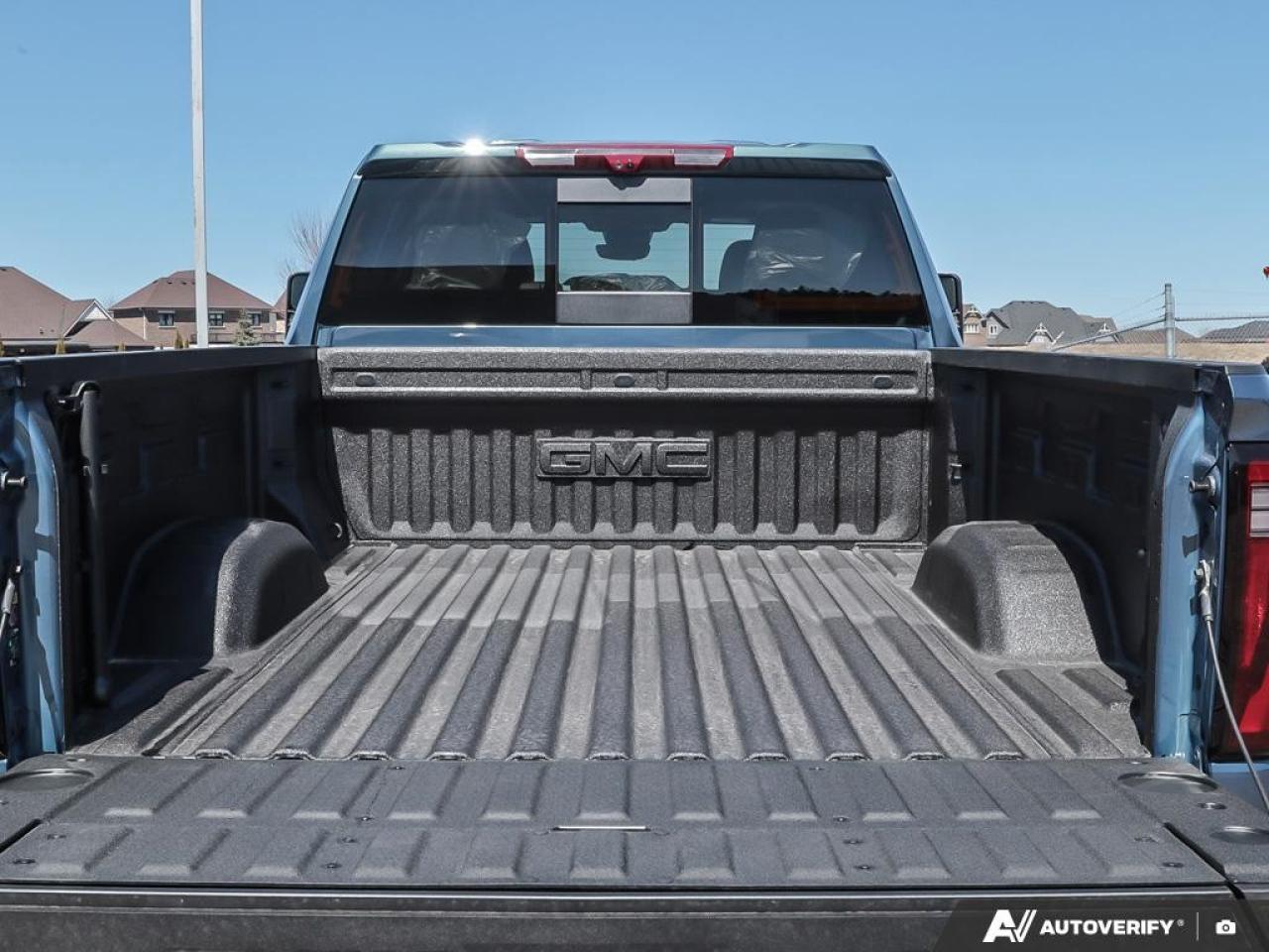 2025 GMC SIERRA 2500HD 4WD Crew Cab Standard Box Denali Photo