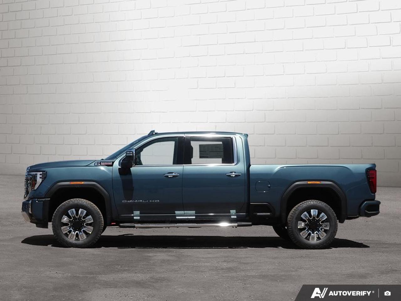 2025 GMC SIERRA 2500HD 4WD Crew Cab Standard Box Denali Photo2