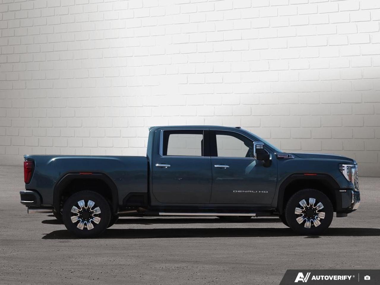 2025 GMC SIERRA 2500HD 4WD Crew Cab Standard Box Denali Photo