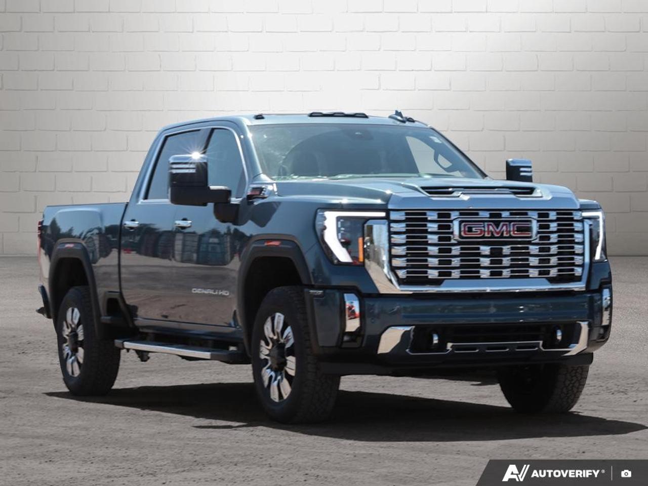 2025 GMC SIERRA 2500HD 4WD Crew Cab Standard Box Denali Photo