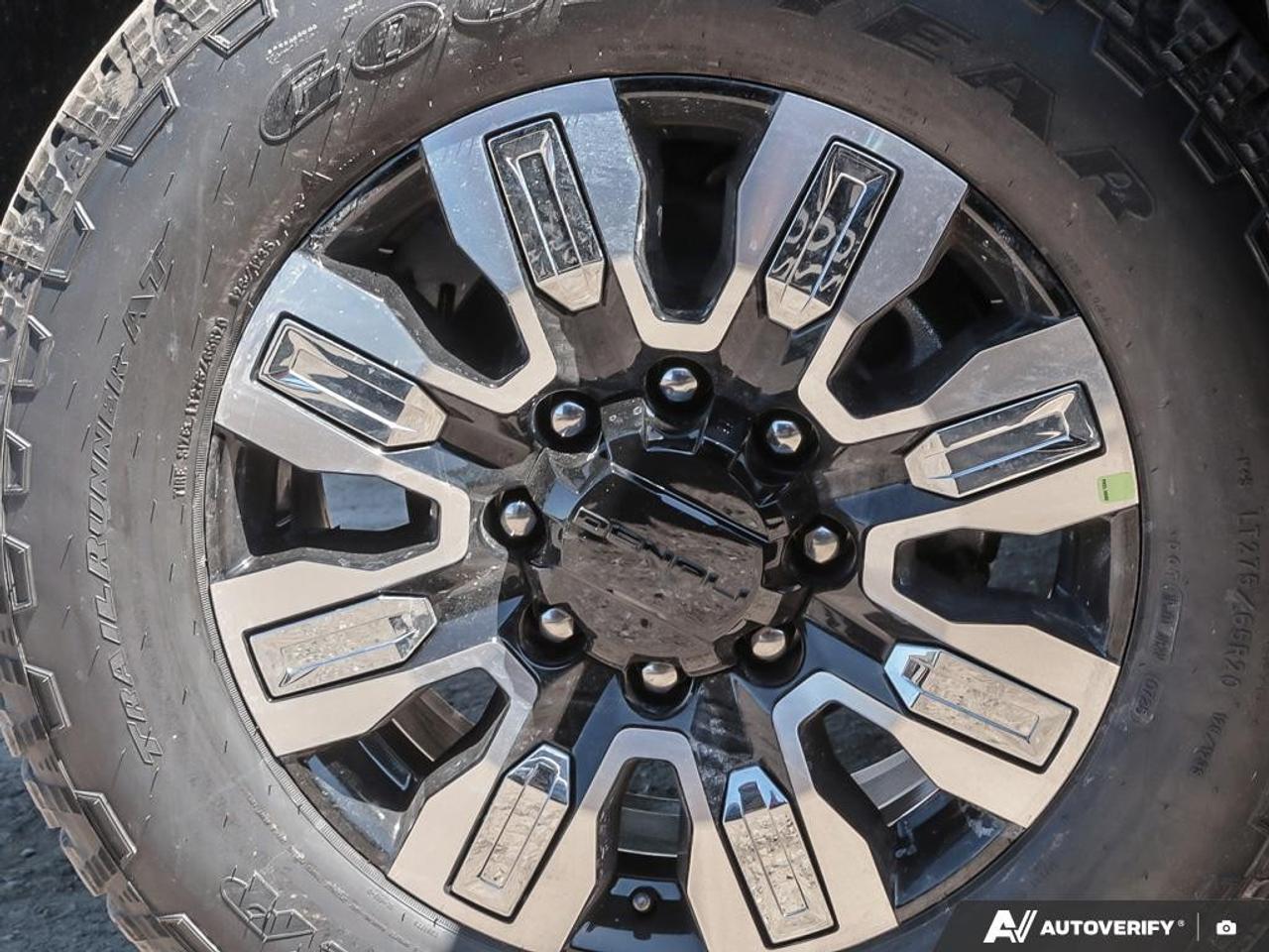 2025 GMC SIERRA 2500HD 4WD Crew Cab Standard Box Denali Photo