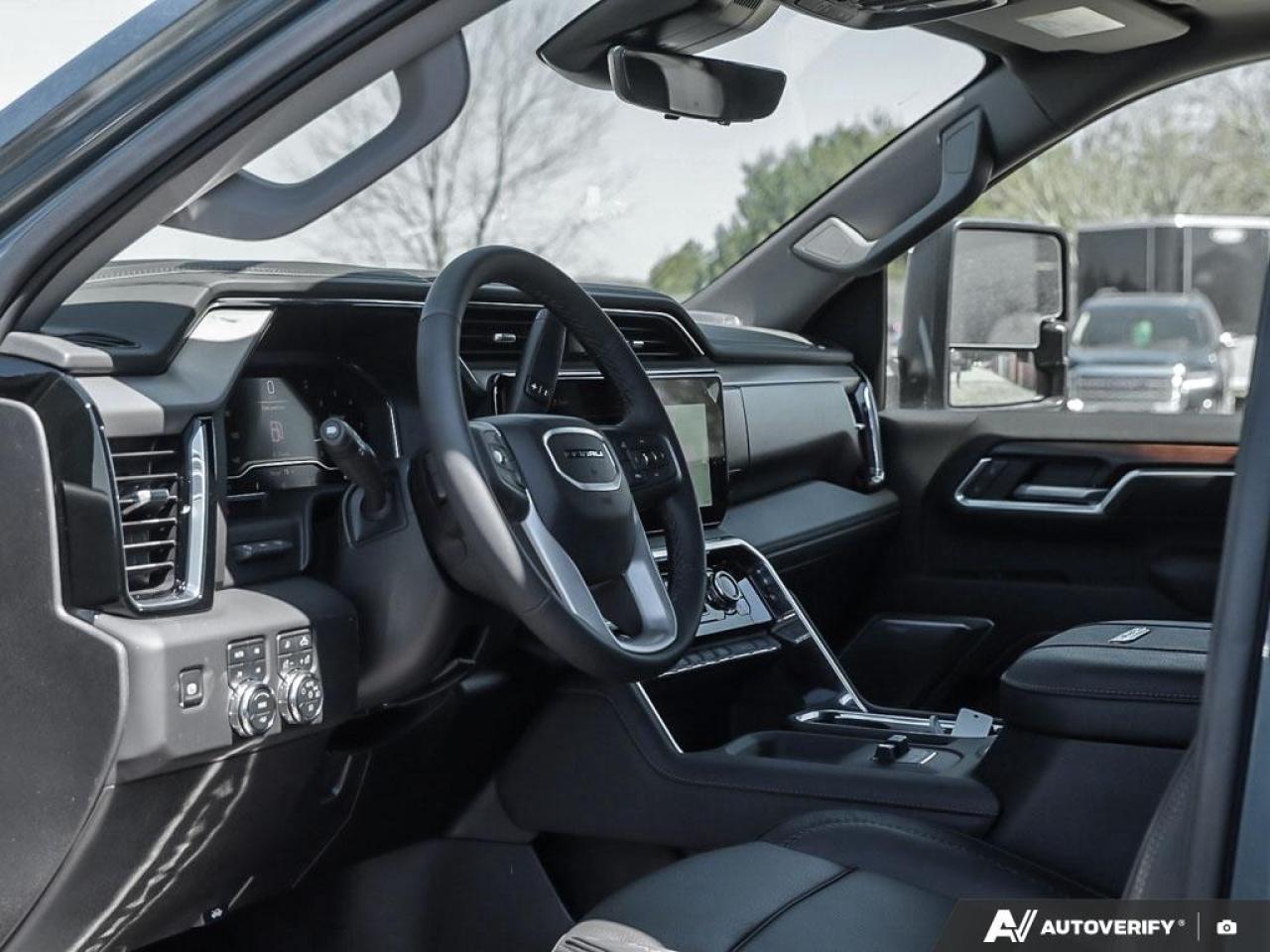 2025 GMC SIERRA 2500HD 4WD Crew Cab Standard Box Denali Photo