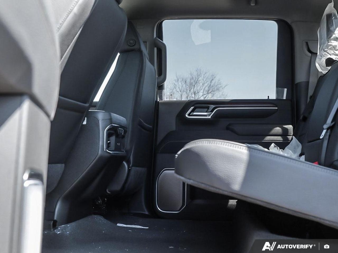 2025 GMC SIERRA 2500HD 4WD Crew Cab Standard Box Denali Photo