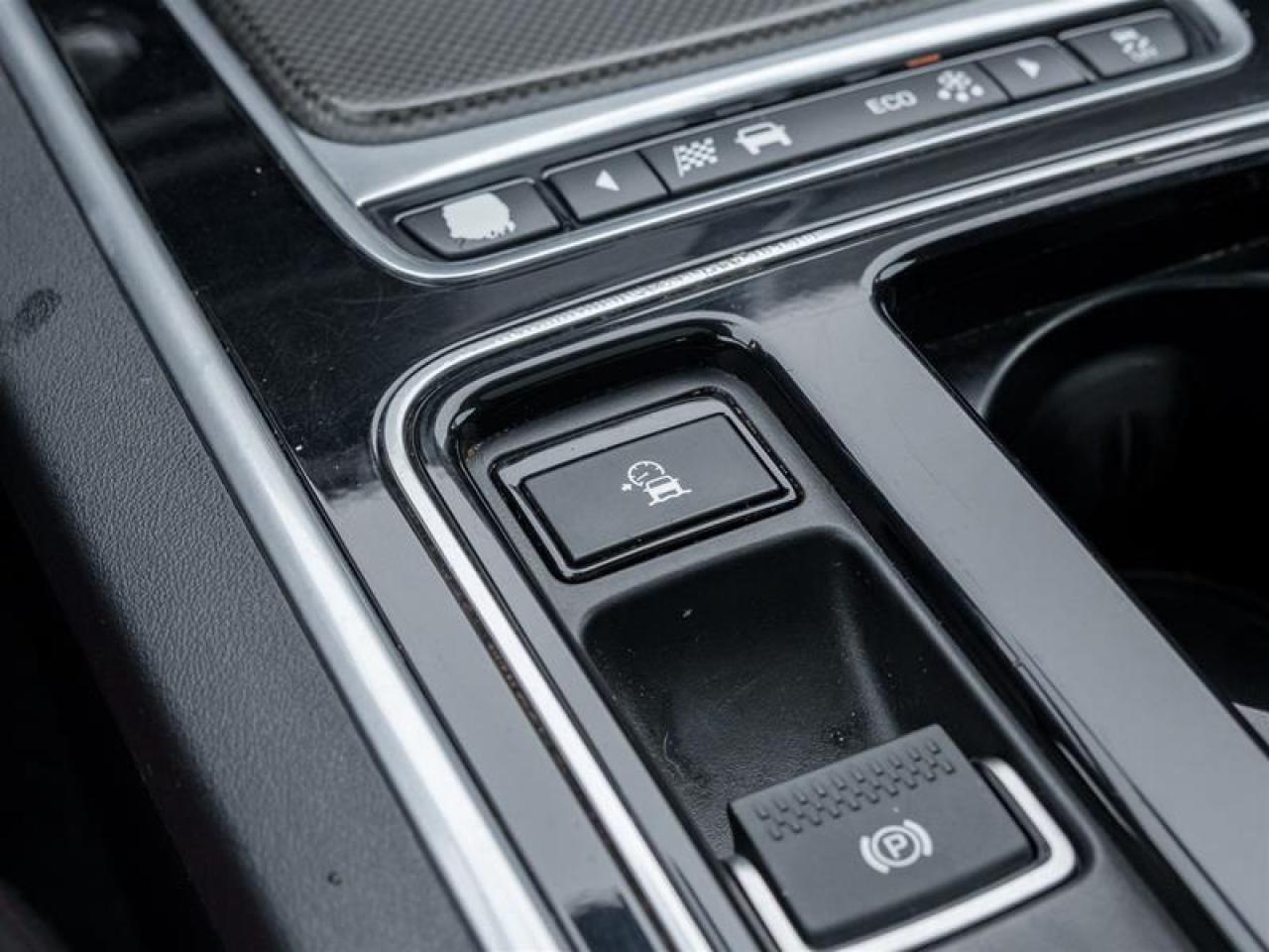 2018 Jaguar XE 35t R-Sport 4dr All-Wheel Drive Sedan Photo