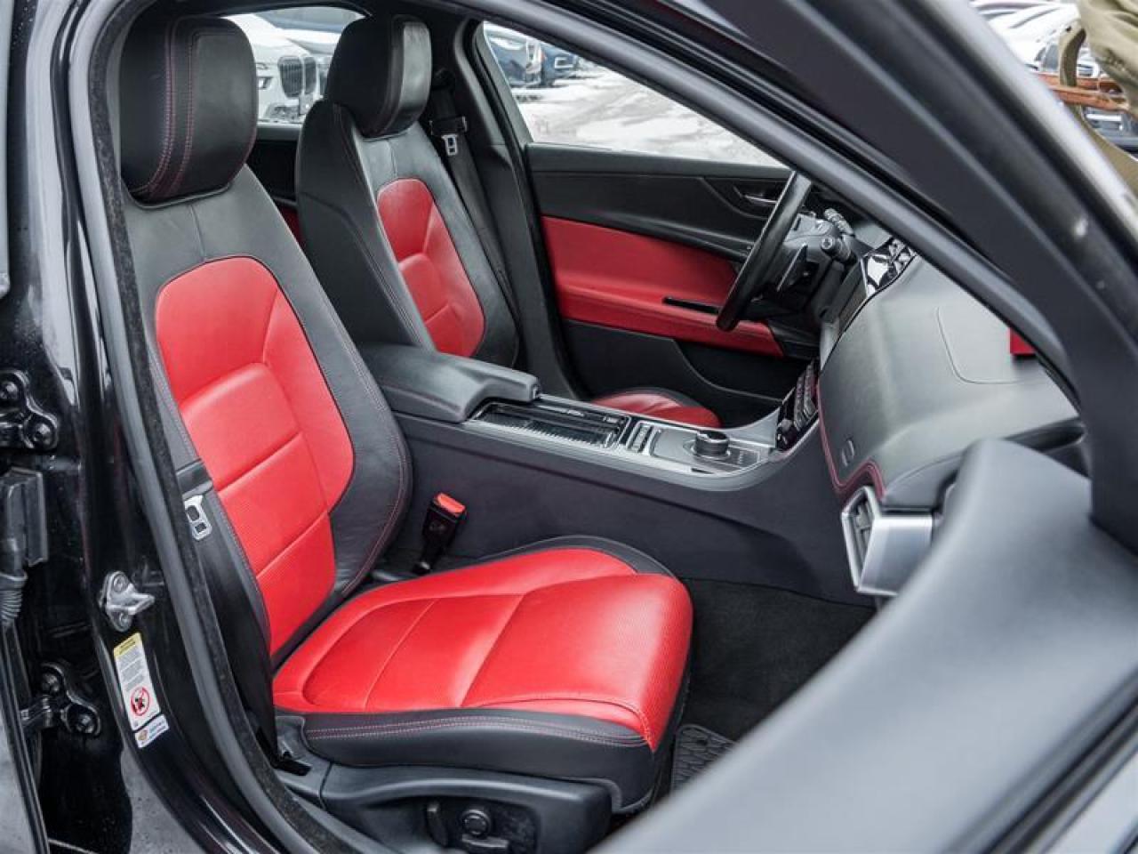 2018 Jaguar XE 35t R-Sport 4dr All-Wheel Drive Sedan Photo