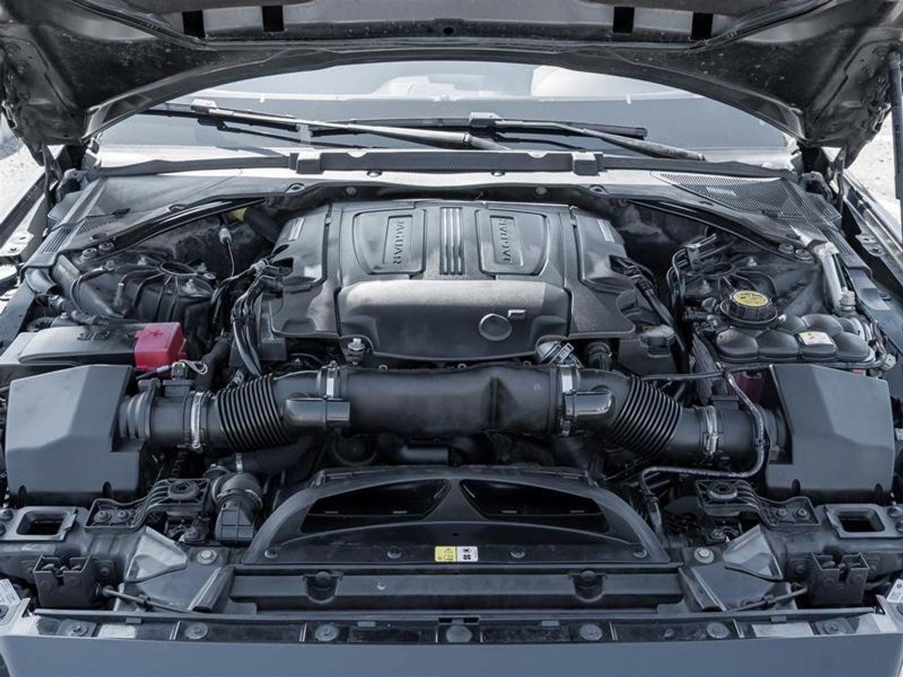 2018 Jaguar XE 35t R-Sport 4dr All-Wheel Drive Sedan Photo