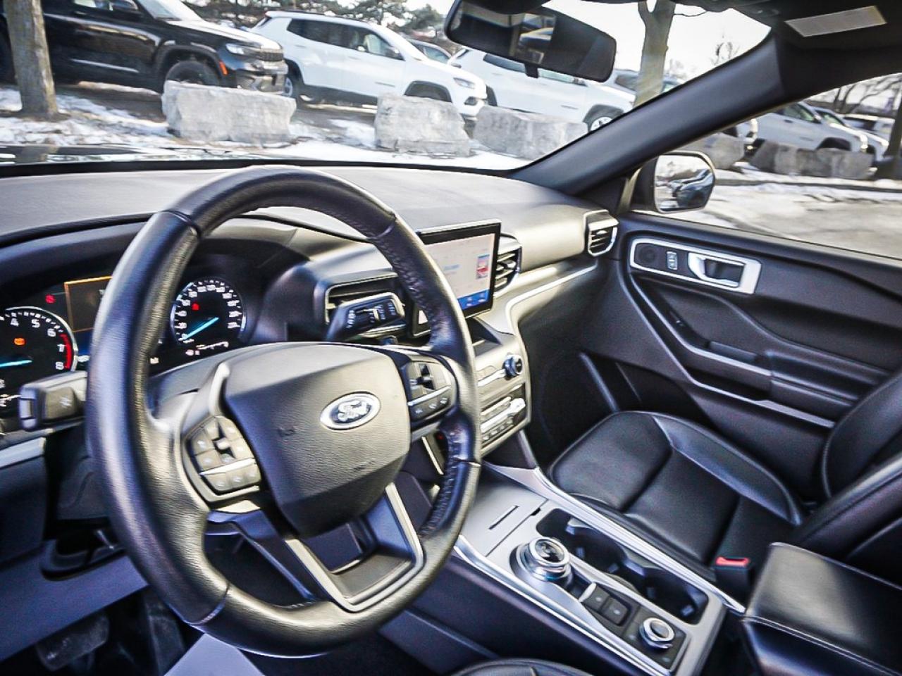 2020 Ford Explorer  Photo
