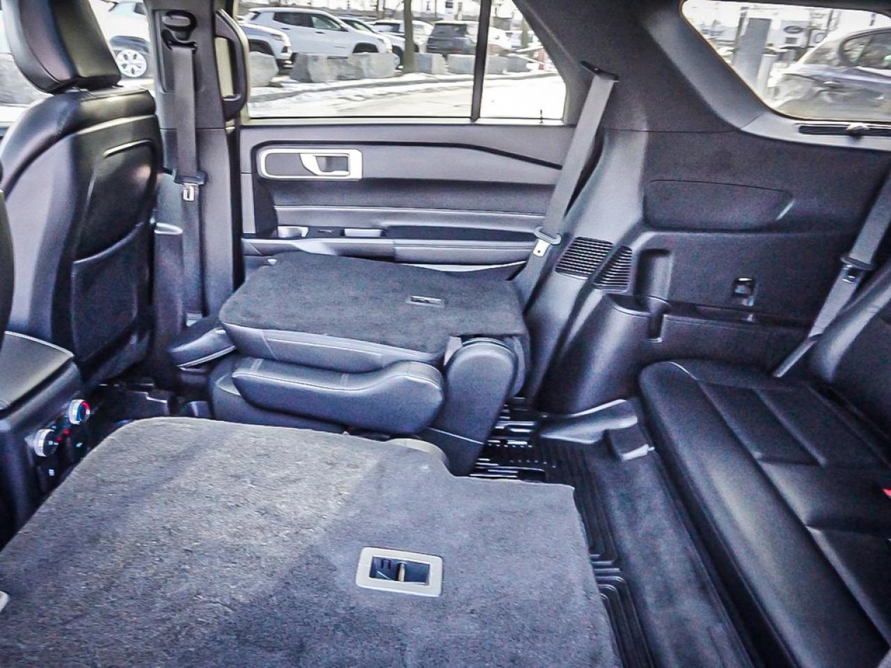 2020 Ford Explorer  Photo