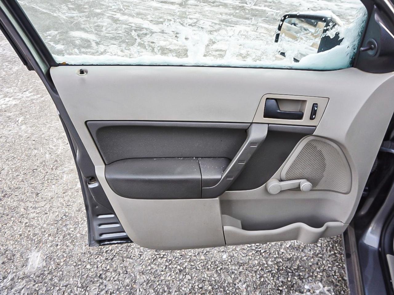 2010 Ford Focus  Photo