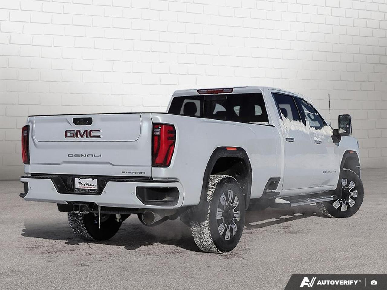 2026 GMC Sierra 3500HD 4WD Crew Cab Long Box Denali Photo4