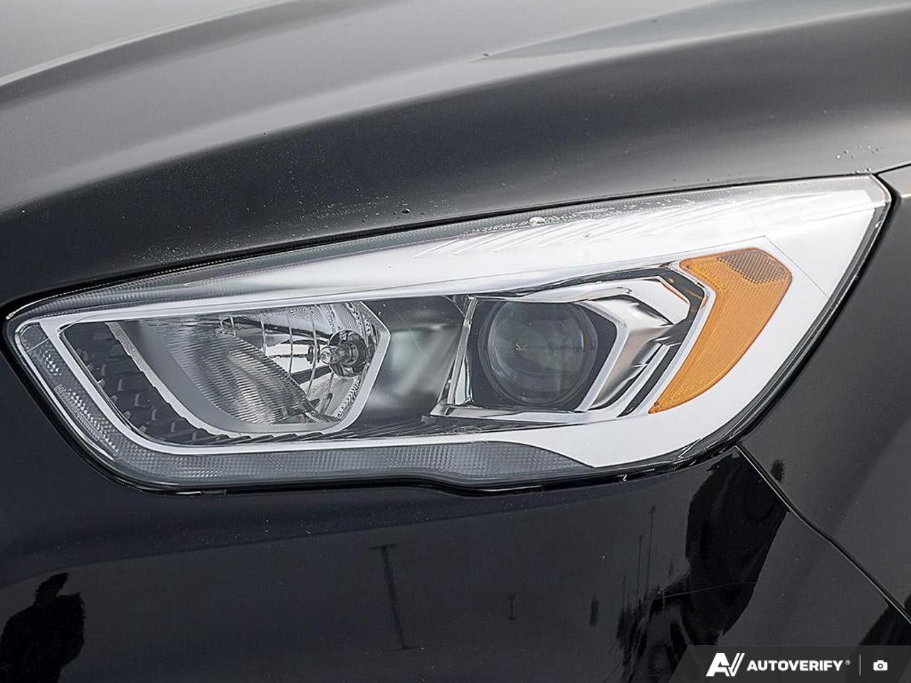 2019 Ford Escape SEL 4WD Photo